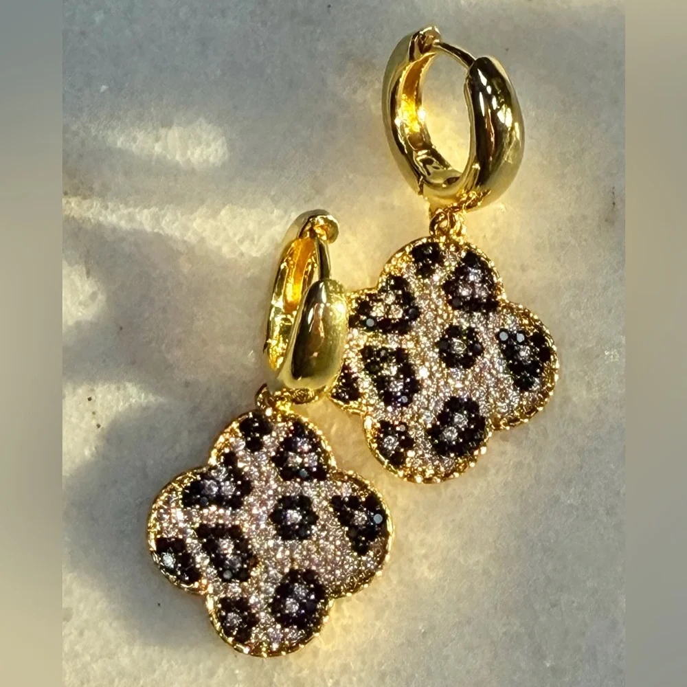 Wild Clover Crystal Drop Earrings - Picture 1 of 4